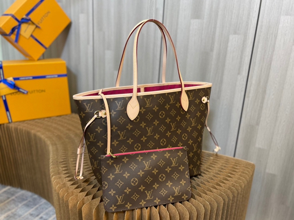 ルイヴィトンバッグ背面デザイン